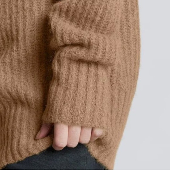 EVERLANE The Alpaca Oversized Ribbed Turtleneck Sweater - Picture 3 of 12
